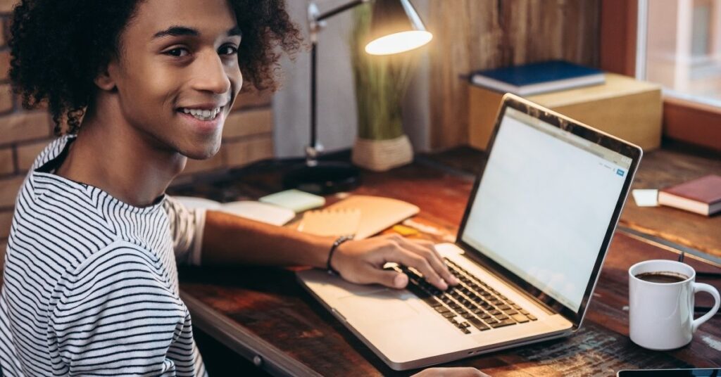 Cursos e certificações para se tornar um redator de redes sociais