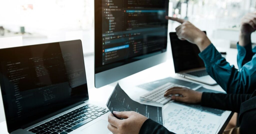 Como trabalha um squad de tecnologia e como funciona o fluxo de entregas?