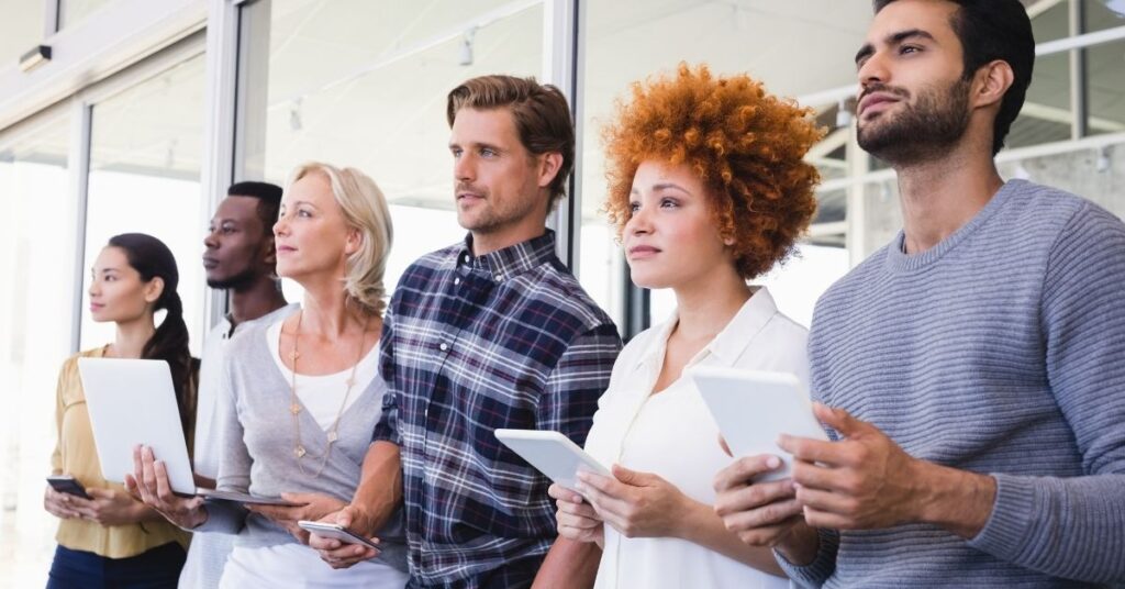 Qual perfil de freelancer é indicado para a Crowd e quando a Rock Content é a melhor opção?