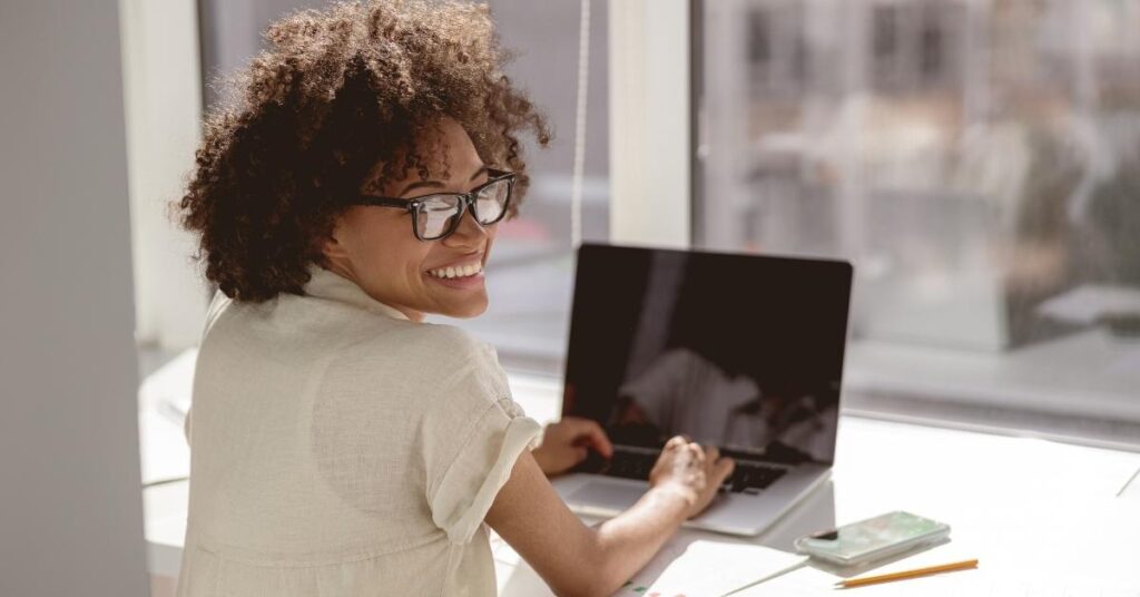 Quais tipos de jobs remotos um gestor de tráfego pode conseguir na plataforma Crowd?