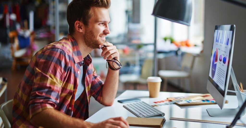 Quais tipos de jobs remotos um designer pode conseguir na plataforma Crowd?