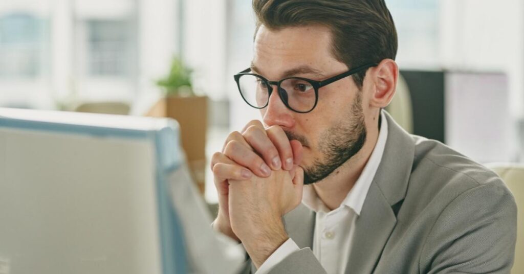 Aplique os sentimentos de compreensão e aceitação durante a conversa