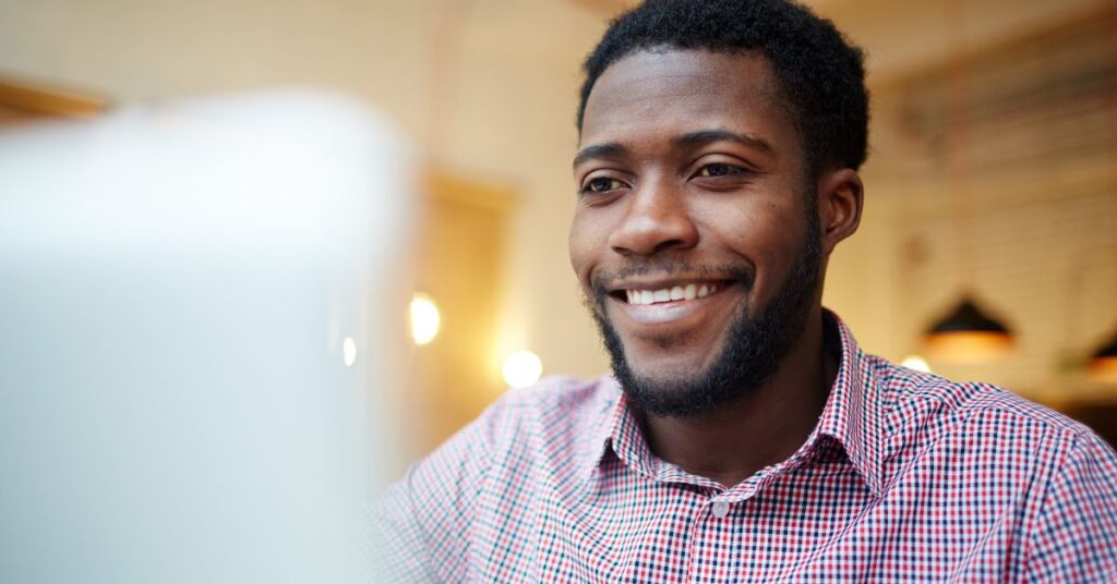 Contratação direta de redator ou plataforma de freelancers: qual é o melhor para o que eu preciso?