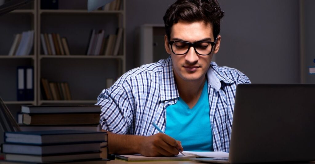 Formação, habilidades e competências necessárias ao copywriter